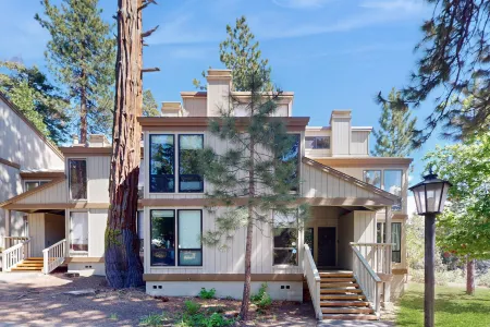 Luxe All-Season Escape | Pool, Sauna, Tennis | Near Kings Beach & Ski Resorts Отели в г. Кингс Бич