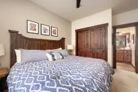 Cozy Deck and Stunning Mountain Views - Charming Family Retreat Hotels in Fraser