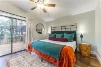 Cozy Retreat with Playroom and Outdoor Lounge - Charming Family Haven Hotels in Knox County