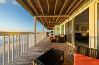 Nestled Inn, Ocean front at Kure Beach, elevator, 3 pools Hotels in New Hanover County