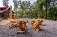 Mountain Haven with Spectacular Vistas - Charming Log Cabin Retreat