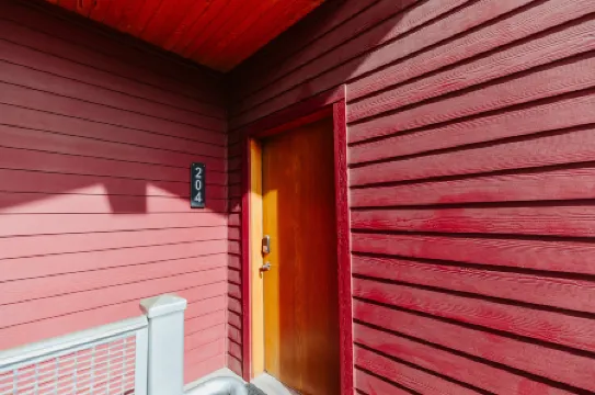 Stylish Suite with Full Kitchen and Washer Dryer - Charming Retreat