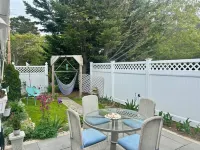 Cozy Cape Cottage Hotels near Point of Rocks Landing Beach
