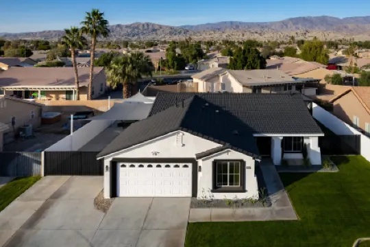 Desert Oasis with Pool and Hot Tub - Chic Relaxation Retreat