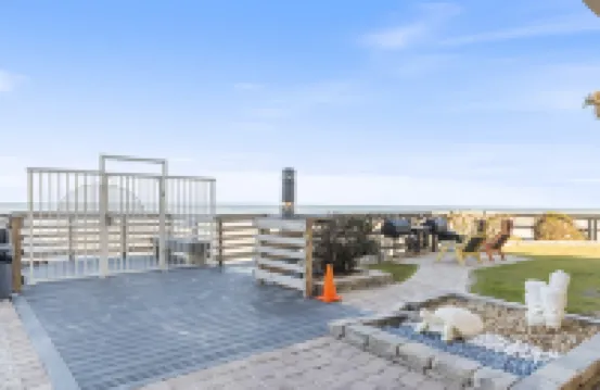 Oceanfront Access and Calming Ambiance - Beautiful Top Floor Retreat Hotels in Ponce Inlet