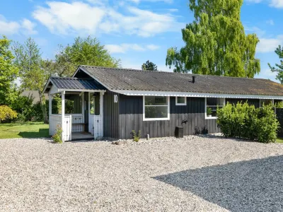 "Justina" - 200m from the sea Hotels near Vejenlyst