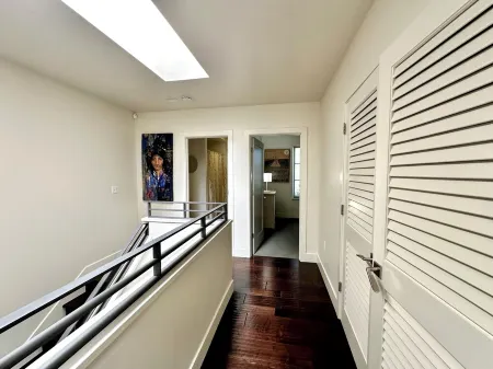 Cozy 2 bedroom house 5 minutes to downtown and UC Davis Medical Отели рядом с достопримечательностью «Riverside Hall School of Engineering and Computer Science»