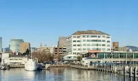 Luxury condo 1 block to BART, one stop to SF, 1 mile to Jack London Square