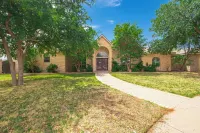 Right at Home-Midland Sprawling Ranch House with Pool Cabana and Playground - 4-Star