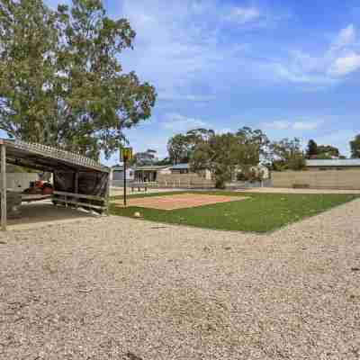 Costello Hotels - Moonta Bay Cabins Hotel Exterior