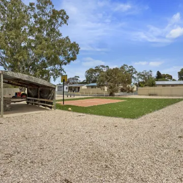 Costello Hotels - Moonta Bay Cabins Отели в г. Мунта
