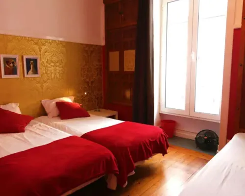 Rivoli Cinema Hostel Hotels near Rivoli Theatre
