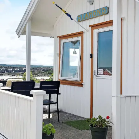 3 Person Holiday Home in Gullholmen Отели в г. Урустская коммуна