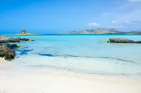 Comfort and privacy for 4 guests by La Pelosa beach