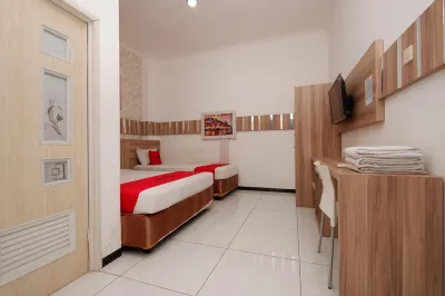RedDoorz Near Plaza Simpang Lima فنادق في سنرتال سيمارانج
