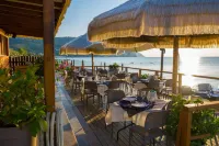 "saracena" Holiday Home with Private Beach and Swimming Pool - Boutique