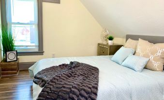 The Blackjack Duplex - Private Yard & Parking, Near Falls & Casino by Niagara Hospitality