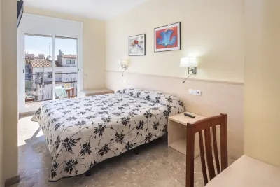 Hostal Solimar Hotel dekat Playa de la Estacion
