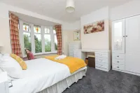 Superior Three Bedroom House with Sea View Hotels in Llansamlet