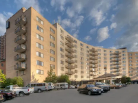 阿靈頓法院套房克拉麗奧精選飯店 阿靈頓公墓附近的飯店