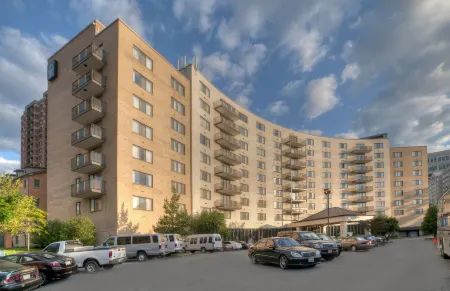 Clarion Collection Hotel Arlington Court Suites Отели рядом с достопримечательностью «Могила Неизвестного Солдата»