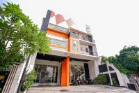 Pratisarawirya Guesthouse by Ecommerceloka Hotels in Manyar Sabrangan