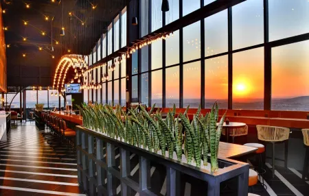 Courtyard Hotel Waterfall City Отели в г. Мидранд