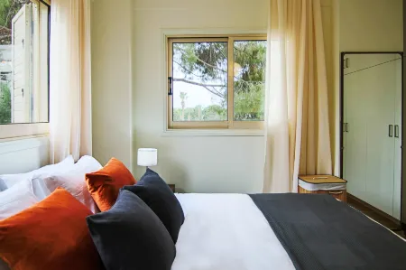 Phaedrus Living City View Luxury Iras Flat 102 Отели в г. Никосия