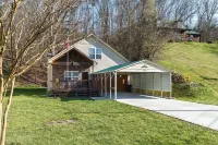 Hideaway Cove Hotels near Walmart Supercenter