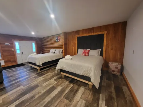 Crabbe Mountain Inn Hotels in Queensbury