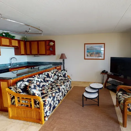 36th Floor Deluxe Ocean View Condo with Free Parking & Wifi