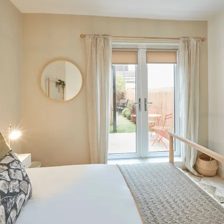 Host & Stay - Retreat by the Sea