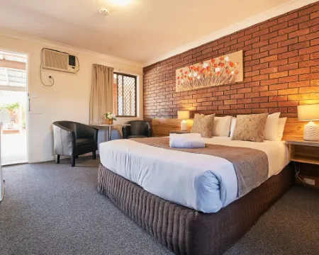 Ruthven Street Motor Inn Hotels in South Toowoomba