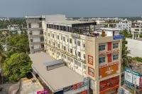 Monday Hotels Amalapuram Heights فنادق في East Godavari