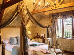 Langshott Manor - Luxury Hotel Gatwick