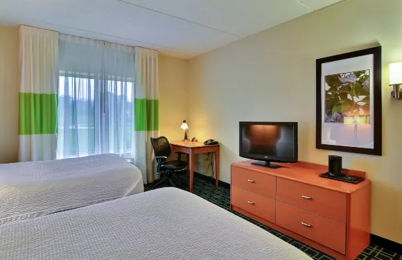 萬楓酒店及套房亨廷登22號公路/雷斯敦湖