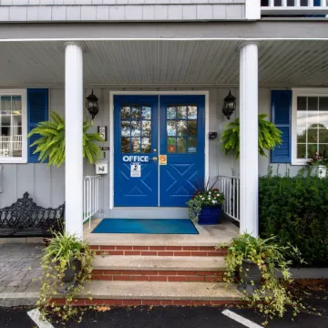 Stage Run by the Sea