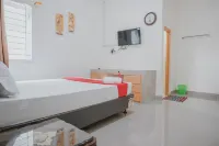 RedDoorz Syariah Near Pahoman Stadium Lampung Hotels in Pahoman