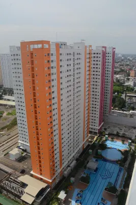 Comfort Studio at Green Pramuka Apartment Near Shopping Center