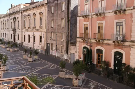 Aitna B&B Отели рядом с достопримечательностью «Chiesa di San Nicolo All'Arena»