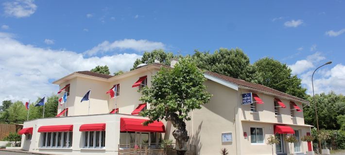 Hôtel du Lac d'Arjuzanx โรงแรมในลองด์