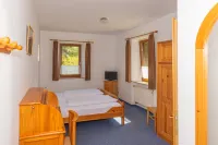 Mühlen Hotel Konschake Hotels near Thurant Castle