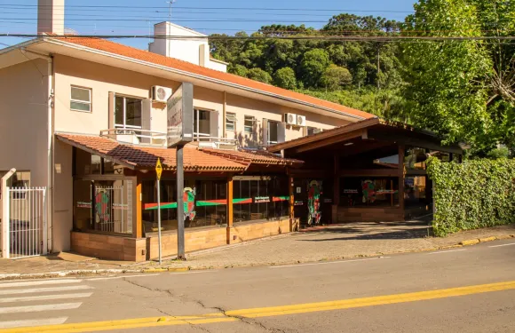 多納艾德莉亞酒店和餐廳