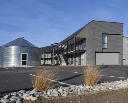 Harvest Park Studios Hotels in Cromwell