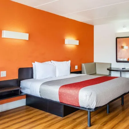 Motel 6 Brunswick, GA Отели в г. Док Джанкшен