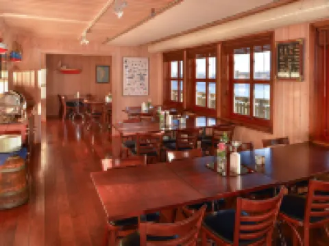 Grønnbuene Rorbu Hotel Hoteles en Andenes