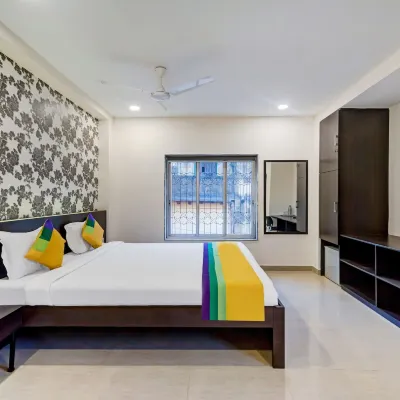 Itsy Hotels Neeranand Plaza Hotels near Adya Kali Temple Shaktipeeth Kalighat Kolkata