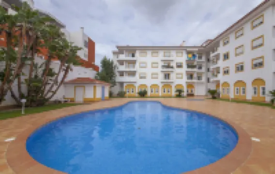 B41 - Windmill Modern with Pool