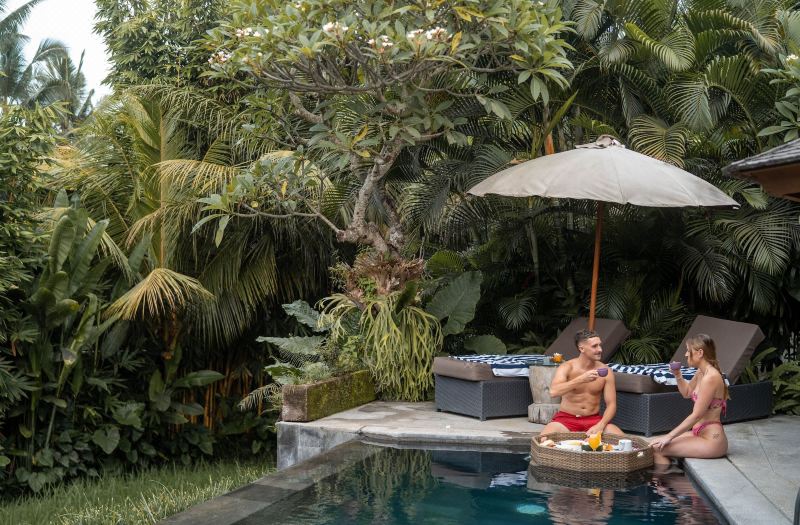 The Sender Pool Suites photo 5
