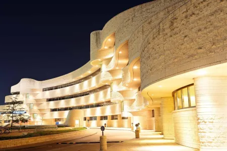 Les Suites Hotel Ottawa Отели рядом с достопримечательностью «Водопады Ридо»